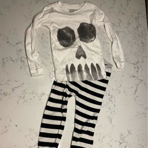 Baby Gap-Halloween Skeleton PJs-size 4T. Great condition-unisex.